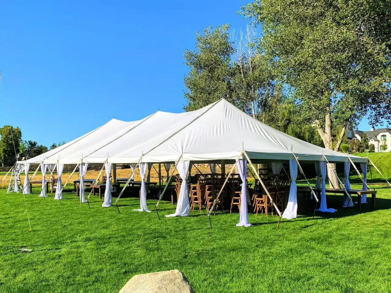 How to Choose the Right Large Event Tents?